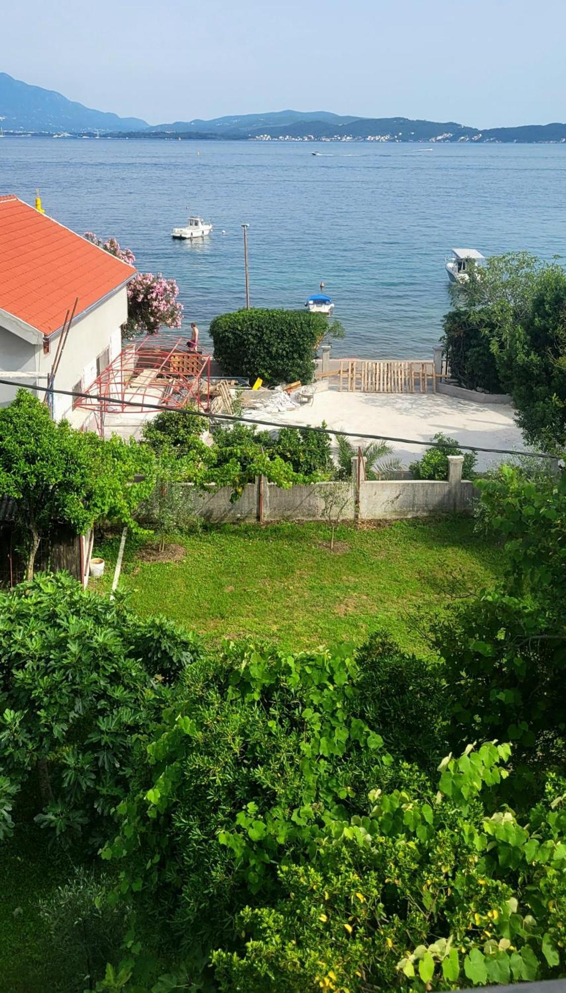 Apartments N & S - Private Parking & 1 Minute To The Beach Herceg Novi Exterior photo