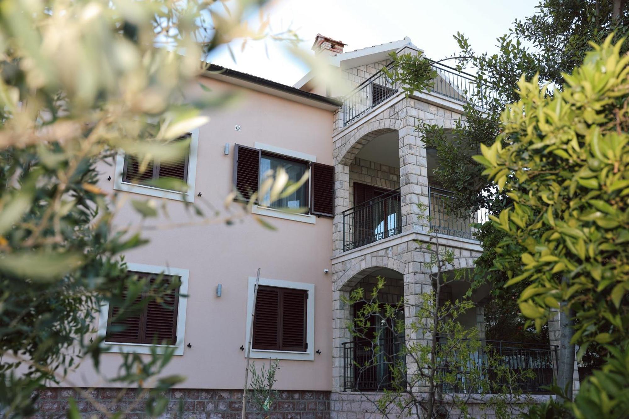 Apartments N & S - Private Parking & 1 Minute To The Beach Herceg Novi Exterior photo