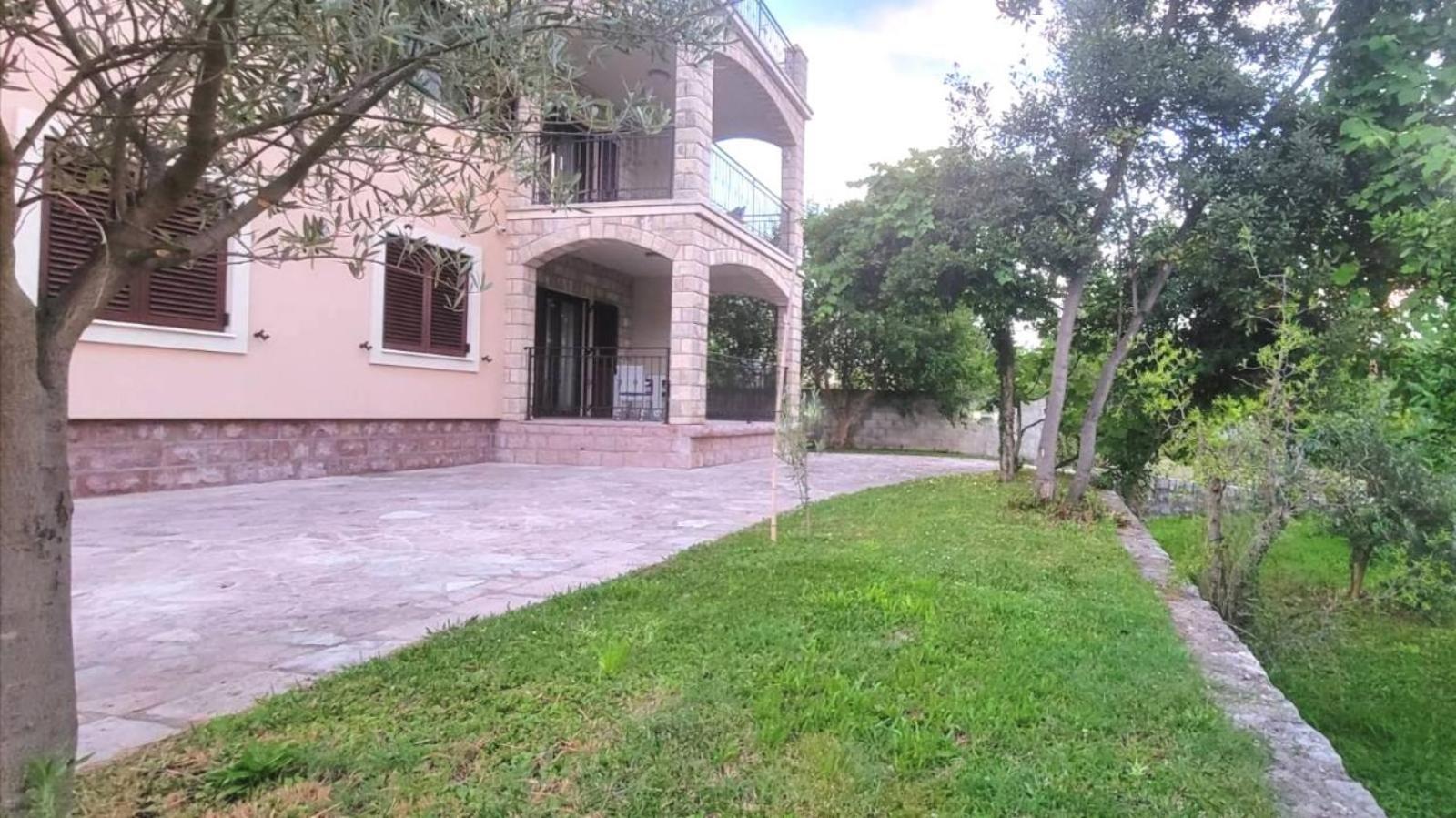 Apartments N & S - Private Parking & 1 Minute To The Beach Herceg Novi Exterior photo