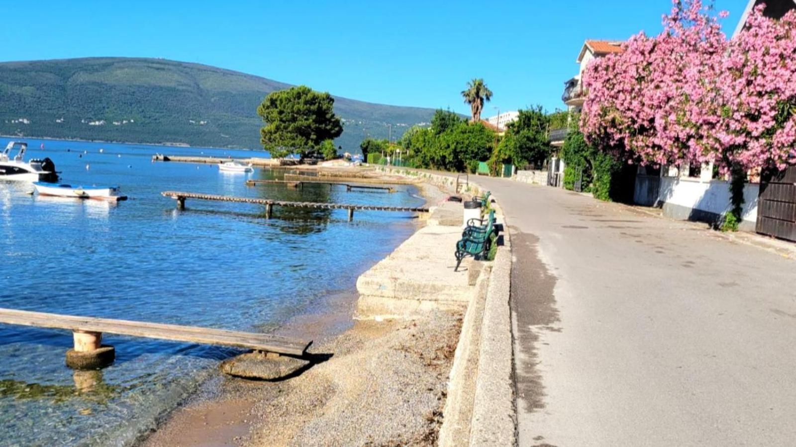 Apartments N & S - Private Parking & 1 Minute To The Beach Herceg Novi Exterior photo