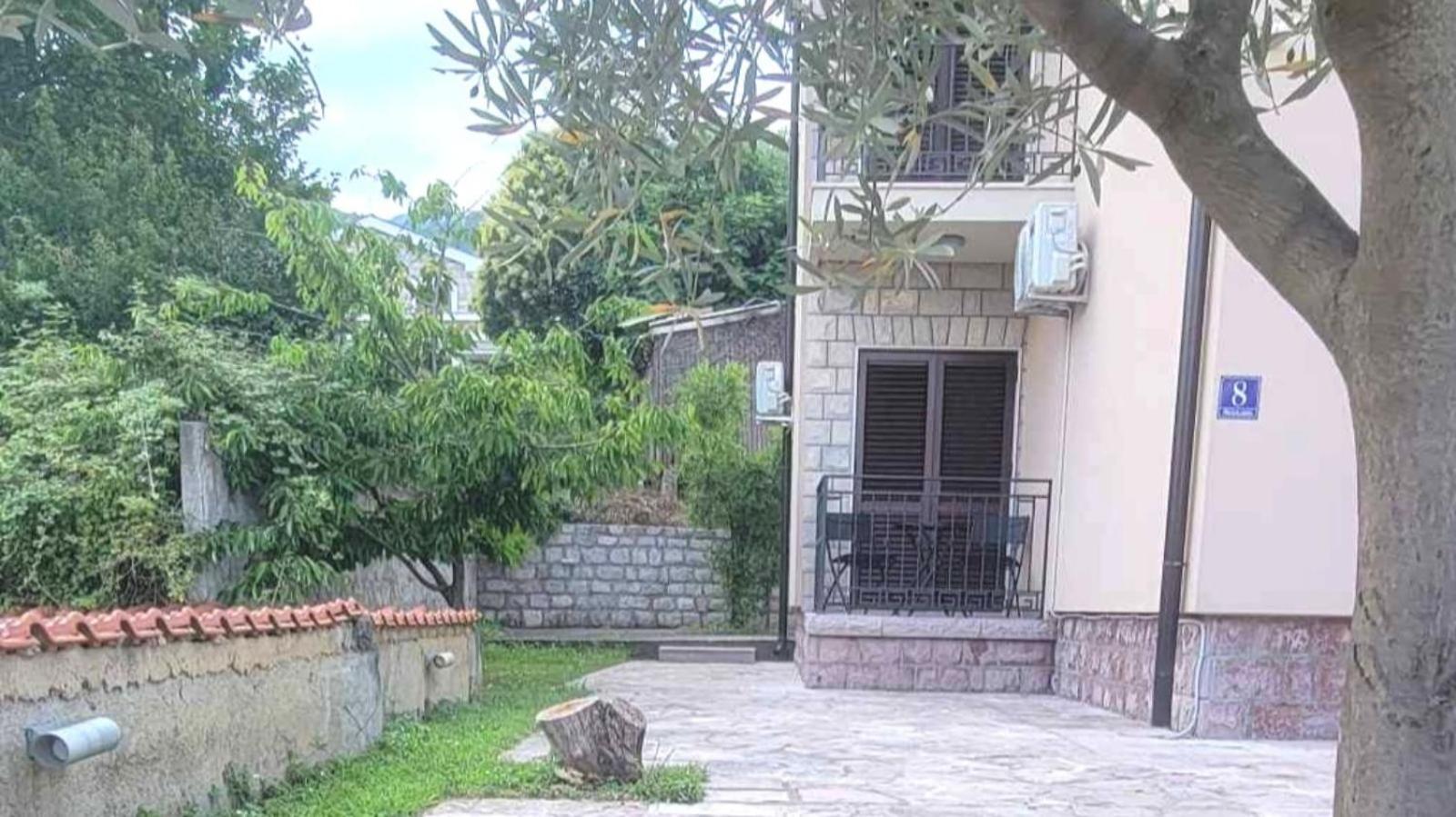 Apartments N & S - Private Parking & 1 Minute To The Beach Herceg Novi Exterior photo